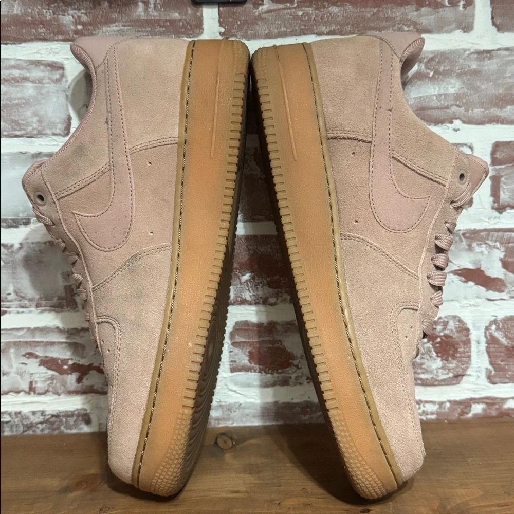 Nike Air Force 1 07 LV8 Suede 'Particle Pink Gum AA1117 600‎ Men’s Sz 10.5 Rare